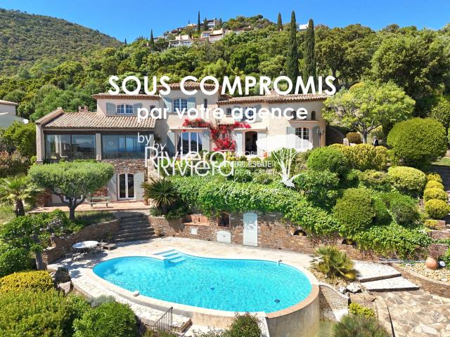Propriété de prestige à la sublime vue mer sur la Baie de Ca. 241m² Cavalaire sur Mer