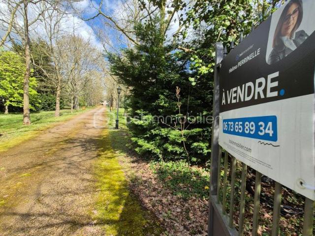 PROPRIÉTÉ DE PRESTIGE AU CŒUR D’UN DOMAINE BOISÉ – PROCHE ANGERS
