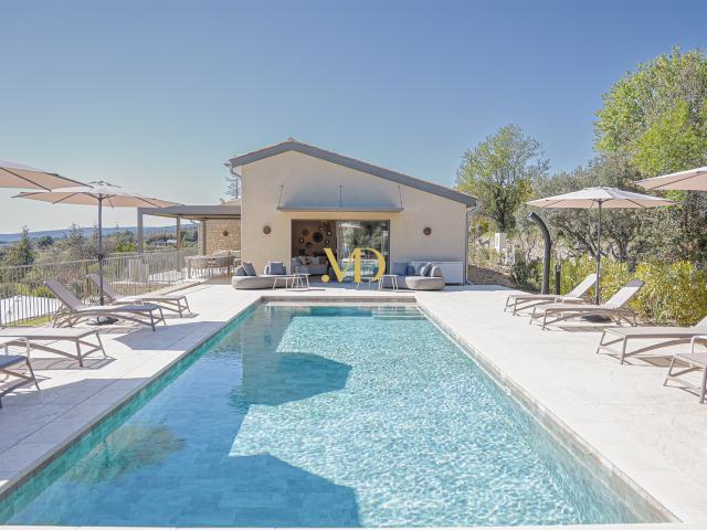 Propriété de prestige avec vue dominante 232m² Saint Saturnin lès Apt