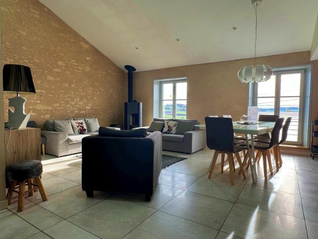 Immeuble de rapport comprenant 2 appartements et une salle de réception proche de CHARMES 88