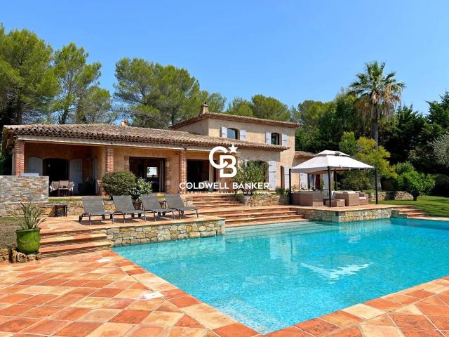 Propriété de prestige avec piscine, jardin paysager et olive. 278m² Mouans Sartoux