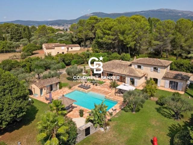 Propriété de prestige avec piscine, jardin paysager et oliveraie