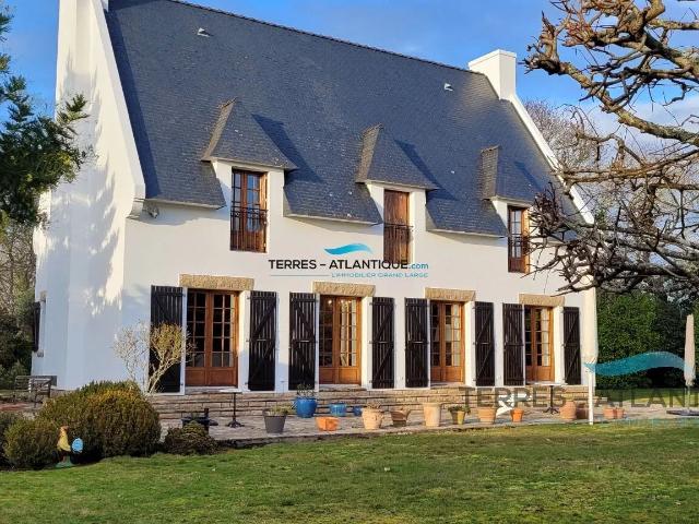 Propriété de prestige en bord de mer, édifiée sur un terrain ent