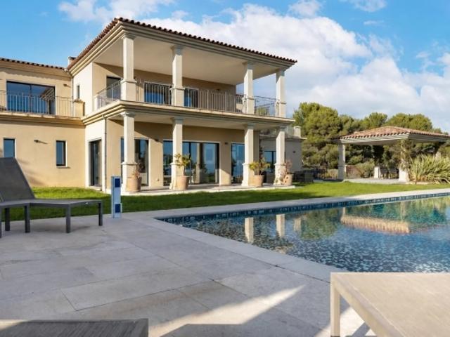 Propriété de Prestige sur 1,6 Hectare avec Vue Mer à 180°