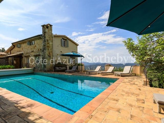 Propriété de prestige: villa provençale à Montauroux avec vue panoramique et piscine