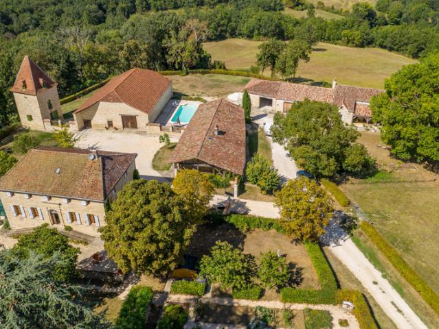 Propriété de quatre habitations sur 25 hectares