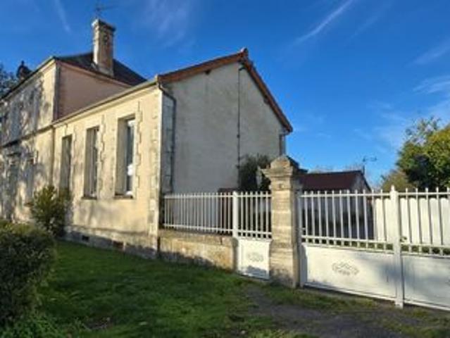 Propriété de trois chambres avec gîte, près de Surgères