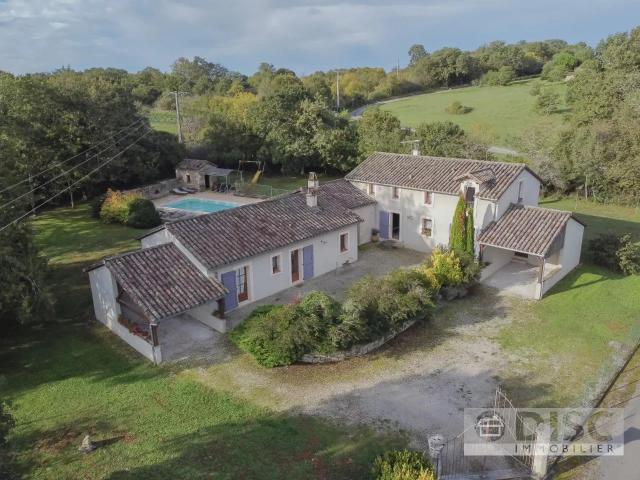 Propriété divisé en deux habitations avec jardin et piscine 265m² Caylus