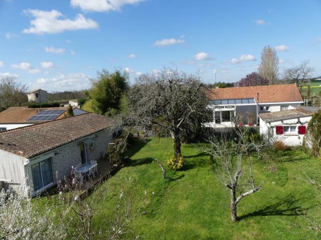 Propriété du sud vendée avec piscine couverte et jacuzzi