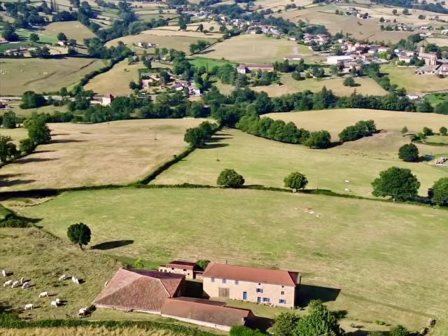 Propriete du XVIII avec grandes dépendances sur un ensemble de 3,3 hectares