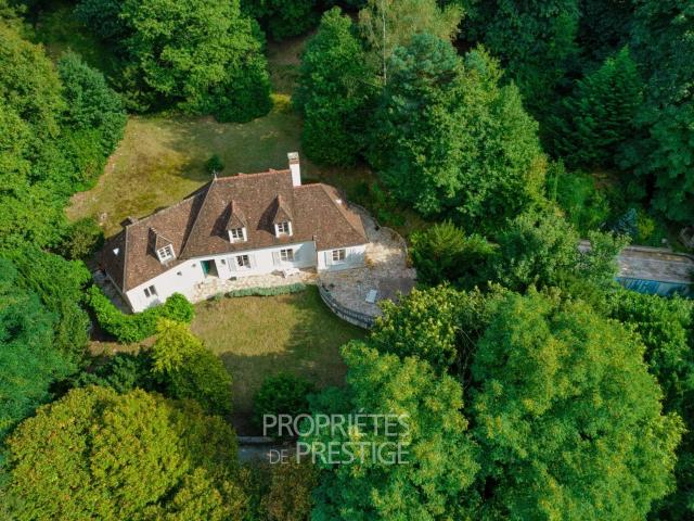 Propriété d'un hectare en lisière de forêt