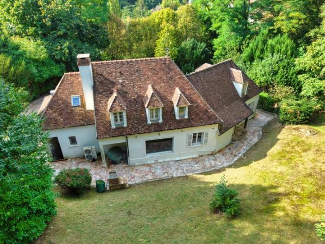 Propriété d'un hectare en lisière de forêt
