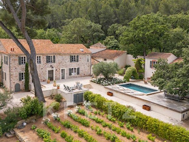 Propriété avec piscine en bord de mer