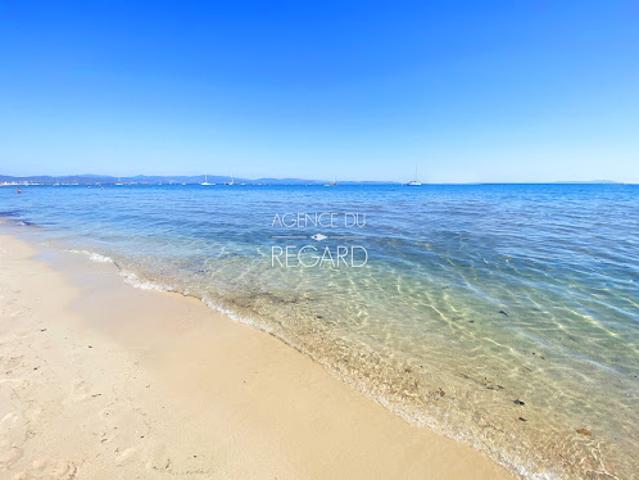 Propriété en bord de mer avec jardin