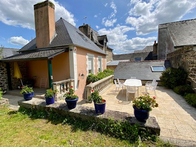 Propriété en bord de mer avec jardin