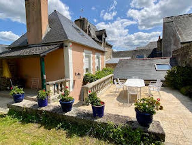 Propriété en bord de mer avec jardin