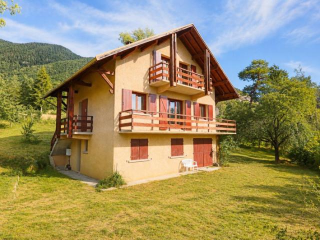 Propriété en position dominante avec vue panoramique imprenabl