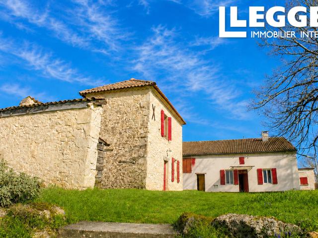 Propriété en pierre avec gîte, dépendances, 1,4 ha et vue Pyrénées, proche Montréal du Gers