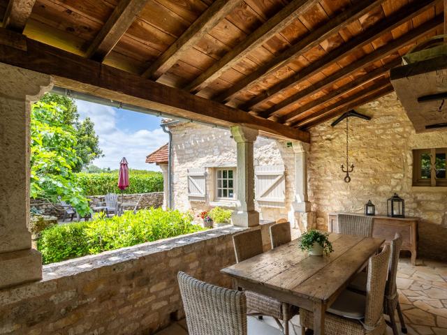 Propriété en pierre avec dépendance, piscine et atelier 158m² Montcuq en Quercy Blanc