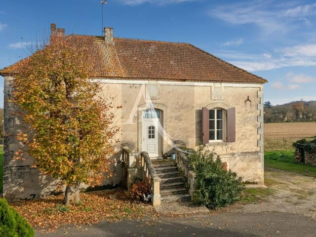 Propriété en pierre avec dépendances