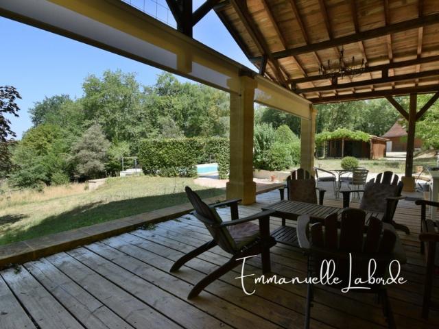 Propriété en pierre avec maison d’amis, piscine et 2,5 hectares LALINDE 24