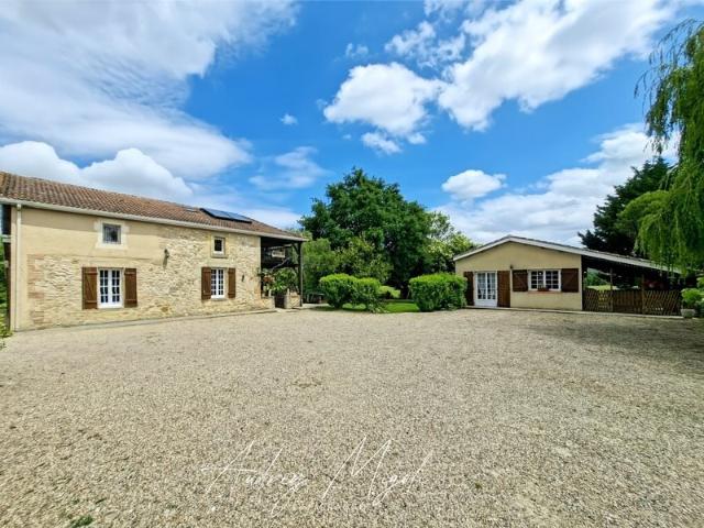 Propriété en pierre avec maison, gîte, 245m², 7 chambres, pi. 225m² Monclar