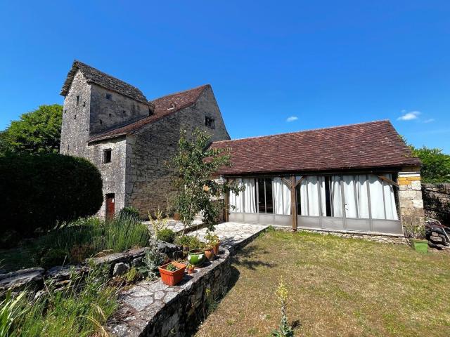 Propriété en pierre avec piscine, à 10 minutes de Gourdon. 165m² Gourdon