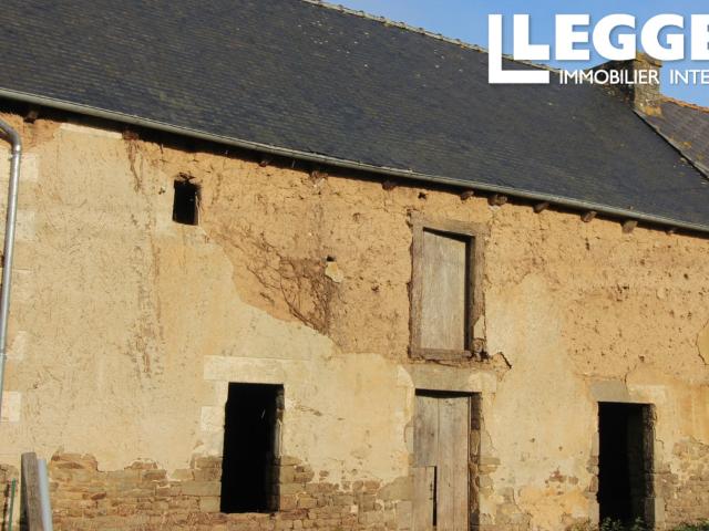 Propriété en pierre avec toiture récente à rénover, possibilité d'en faire la maison familiale de vos rêves