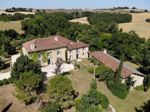 Propriété en pierre avec vues, et 6,5 hectares 390m² Vic Fezensac