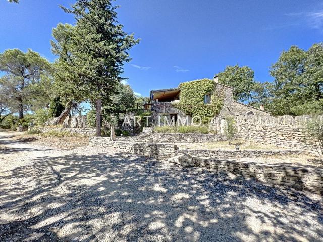 Propriété En Pierre À Vendre Proche Gordes 365m² Gordes