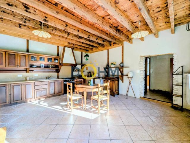 PROPRIETE EN PIERRE SUR 3565 M2 DE TERRAIN AVEC CAVE ET PUIT