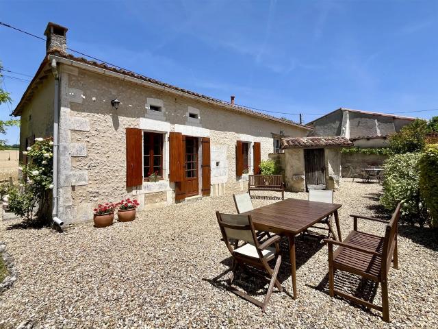 Propriété en pierre en excellent état, à proximité des comme. 145m² Palluaud