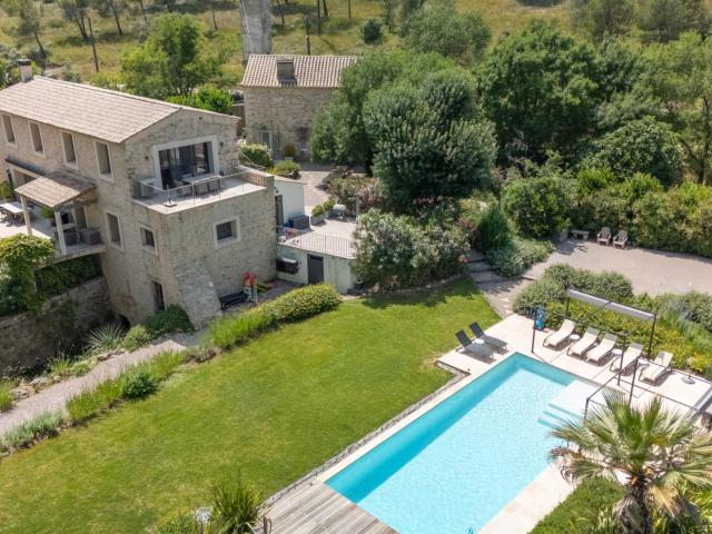 Propriété en pierre rénovée avec gîtes Terrain de plus d’1 h. 350m² Buzignargues
