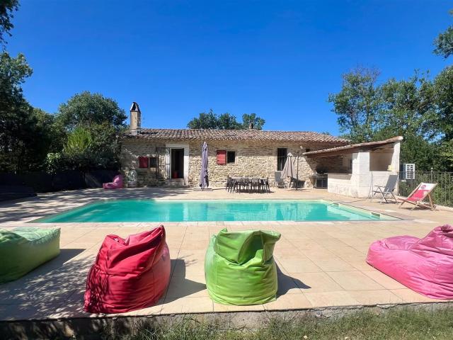 Propriété en pierre rénovée avec piscine et jardin 154m² Vézénobres