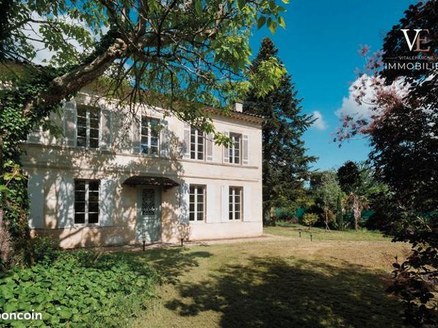 Propriété en pierre 242 m² avec piscine et dépendances — 1 hectare sans vis à vis