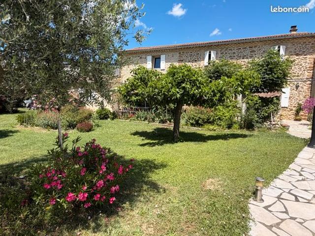Propriété en Pierre 210 m2 avec piscine et jardin de 2690 m2