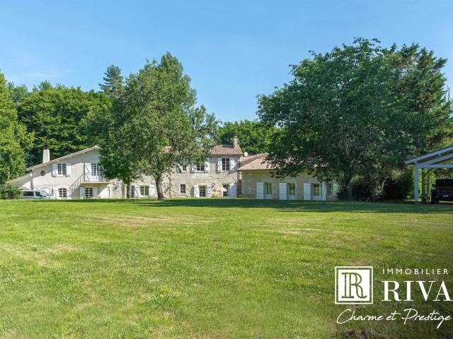 Propriete En Pierre 420 M2 Hab 8 Hectares Rare 420m² Latresne