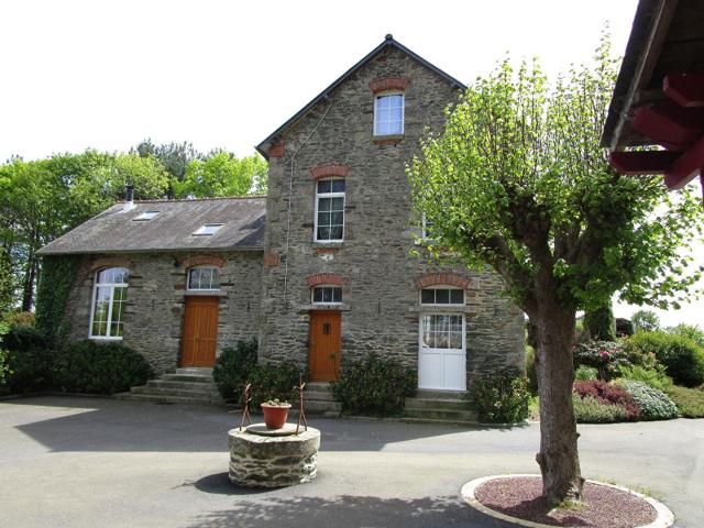 Propriete En Pierres 2 Habitations Avec Terrain 174m² Cléguérec