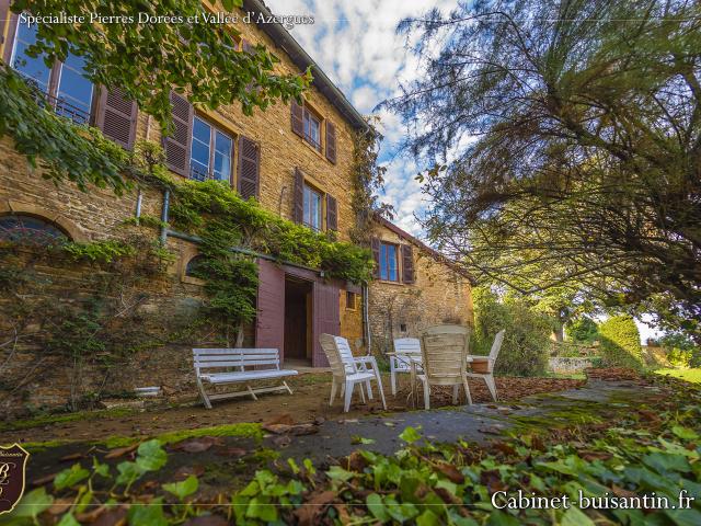 Propriété en pierres au coeur du village, Authenticité et charme
