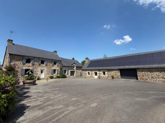 PROPRIETE EN PIERRES sur terrain de 1299 m2