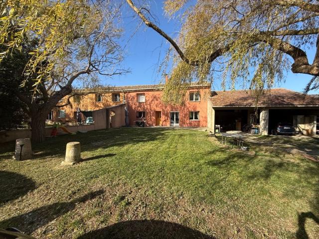 Propriété en pleine nature, avec 10 hectares, piscine et dép. 342m² Orsans