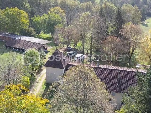 Propriété équestre aux portes de Bergerac sur 10 hectares et ses 2 gîtes