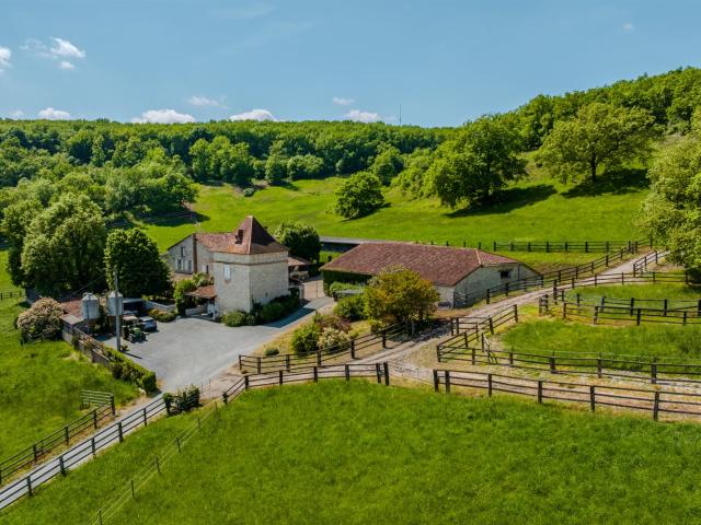 Propriété équestre d’exception 23 hectares Calme absolu 240m² Sainte Colombe de Villeneuve
