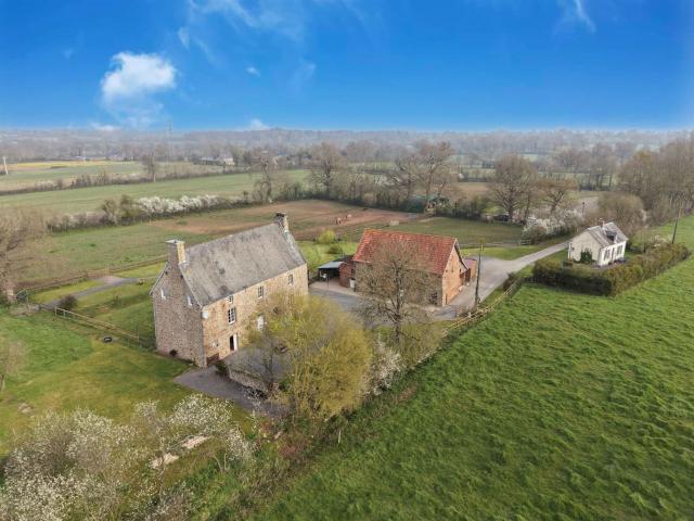Propriété équestre de charme, plus de 3 hectares de prairies 250m² Le Dézert