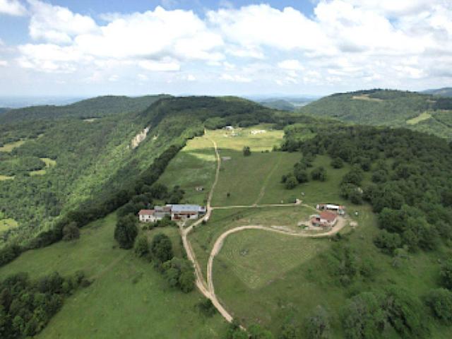 Propriété équestre sur 80Ha dans l'Ain! En exclusivité Eques 297m² Ambérieu en Bugey