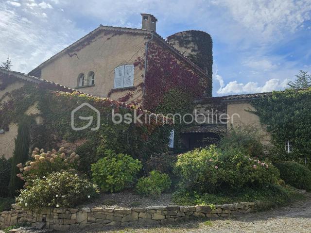 Propriété exceptionnelle 212 m² habitables sur 4000 m² terrain
