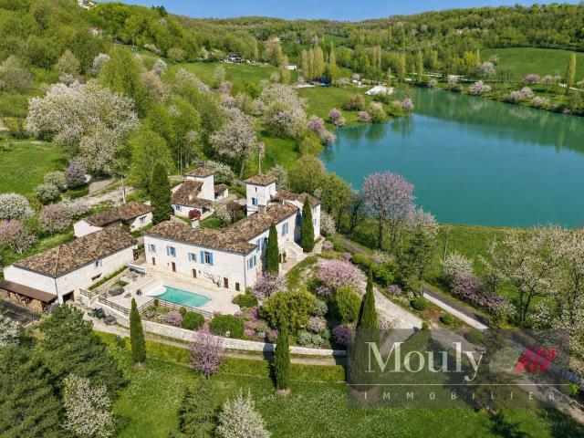 Propriete Exceptionnelle En Quercy Blanc Sur 15 Hectares 364m² Montcuq