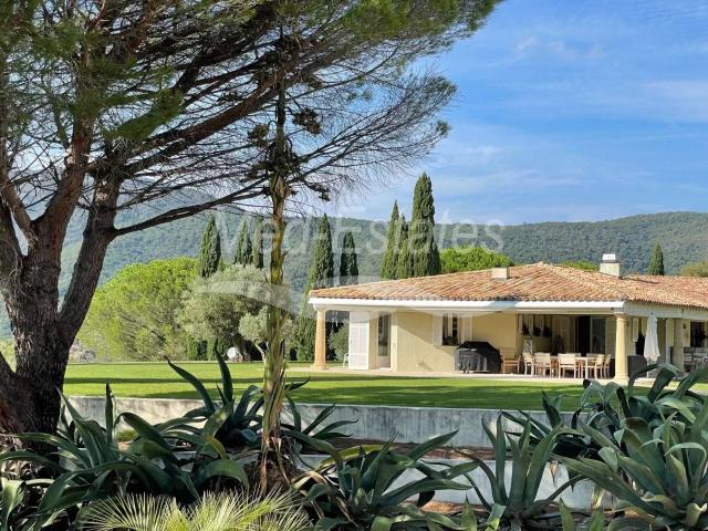 Propriété exceptionnelle sur plus de 27 hectares 703m² Le Lavandou