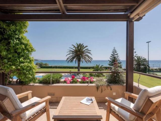 PROPRIÉTÉ EXCLUSIVE EN BORD DE MER À LAGONISSI