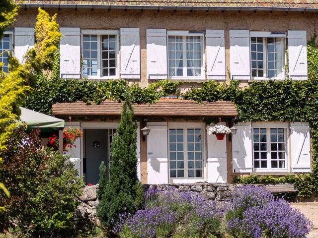 Propriété familiale avec gîte indépendant, espace de récepti. 323m² Ozolles